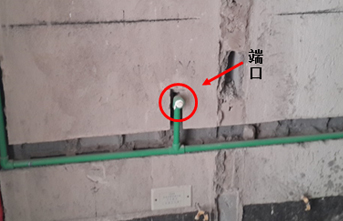 傳統水電：開好槽之后，直接裝入水管，水管端口有滲水會直接滲入水管槽內，導致墻面滲水。